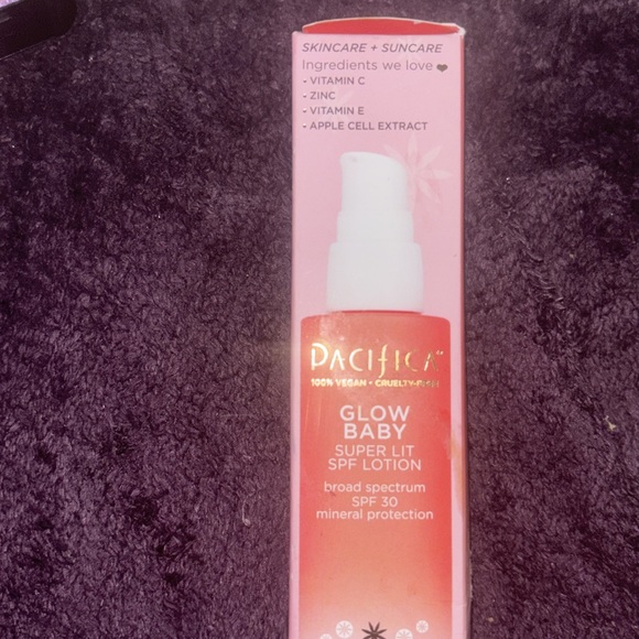 Glow Pacifica glow baby, super lit SPF lotion, vitamin C, zinc oxide - Picture 3 of 5